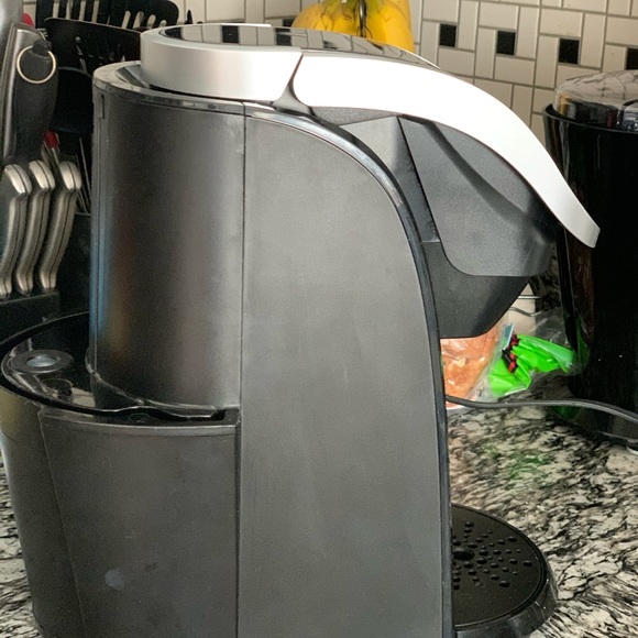 Keurig Coffee Maker - Older Model Works PERFECTLY - Picture 14 of 14